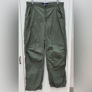 Hollister Women’s Ultra High Rise Baggy Green Pants Drawstring Size M